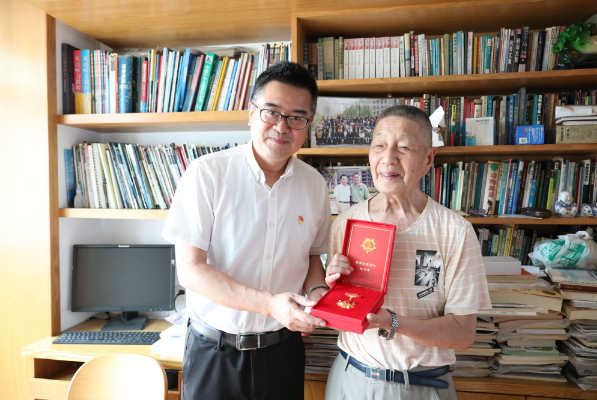 校領導開展“七一”前夕走訪慰問活動