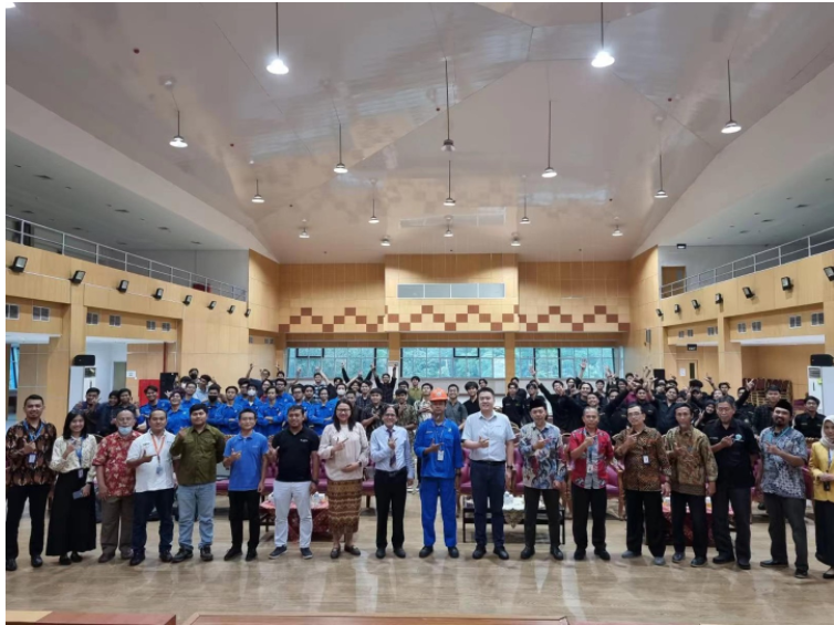 柳工-柳職院印尼國際工匠學院首屆“柳工訂單班”正式開班 柳工-柳職院印尼國際工匠學院首屆“柳工訂單班”正式開班