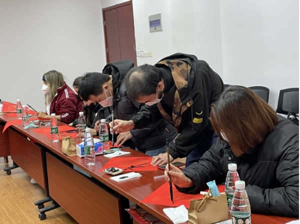 體驗中國春節傳統文化國際學生別樣“福字”賀新年