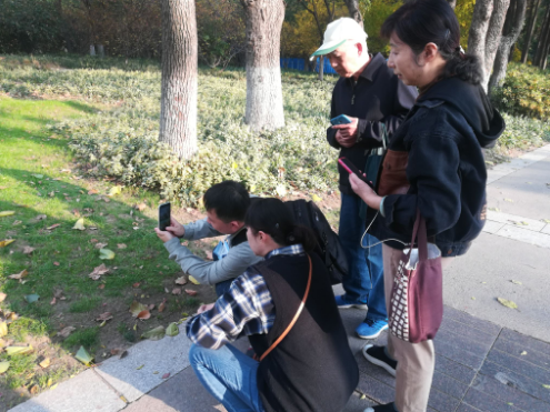 我校老年開放大學(網絡教育部)手機攝影班開展特色戶外教學活動 我校老年開放大學(網絡教育部)手機攝影班開展特色戶外教學活動