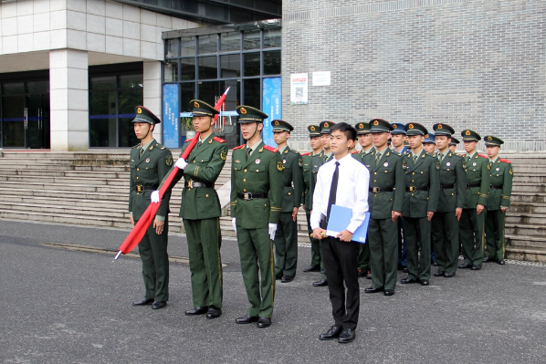 我校開展“國旗在我心中”主題教育活動