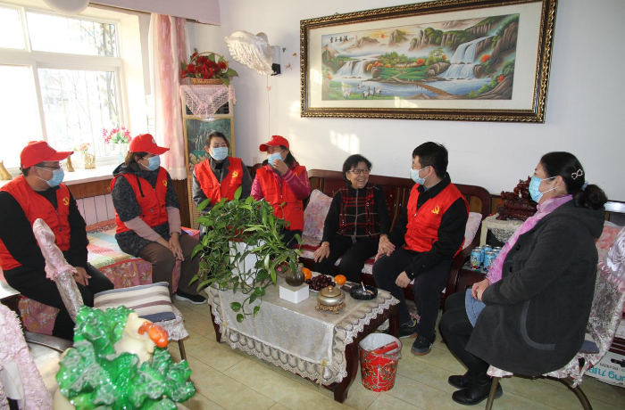 唐山開放大學黨委組織慰問社區孤寡老人活動