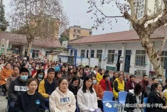 心理健康教育專欄---學家庭教育，做智慧家長