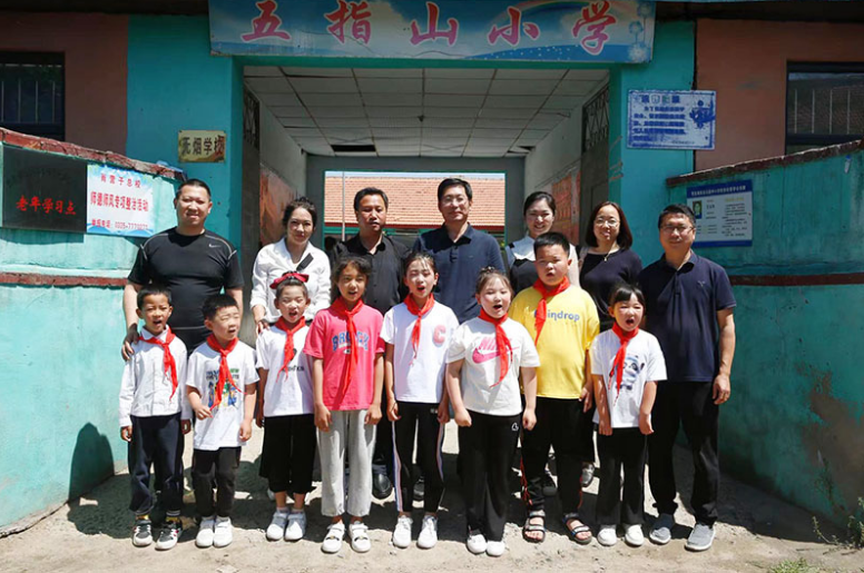 秦皇島開放大學到五指山小學開展“童心向黨·喜迎二十大”六一慰問活動