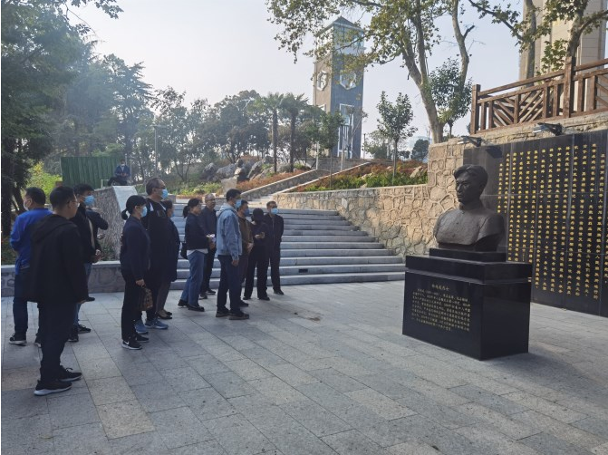 繼續教育學院（蚌埠開放大學）到南山公園開展主題黨日活動