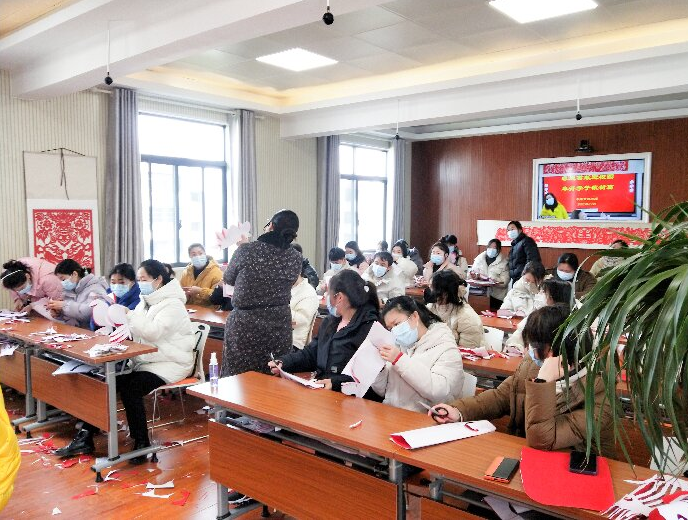 非遺剪紙進校園 阜開學子裁新篇 非遺剪紙進校園 阜開學子裁新篇