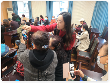 智慧助老，讓老年人跨越“數字鴻溝”