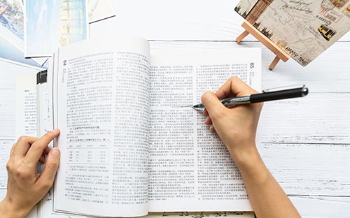 自考要到學校學習嗎？