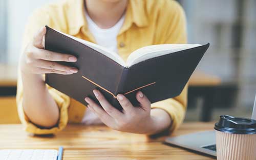 成人高考護理專業報名需要護士證嗎？材料要求有哪些？