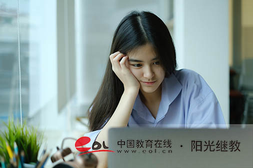 成人高考報名后需要看哪些書籍？自己學習能考過嗎？