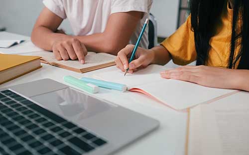 成人高考報名在幾月份？收費標準是多少？