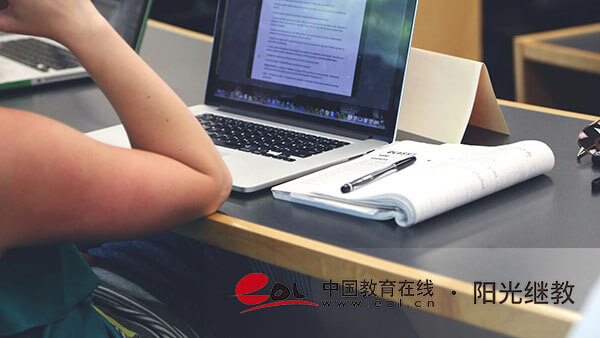 成人高考報名方法是什么？報名費多少呢？