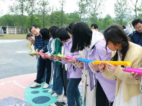 漫步金湯湖賞天鳴花海——校工會組織開展春游踏青活動 漫步金湯湖賞天鳴花海——校工會組織開展春游踏青活動