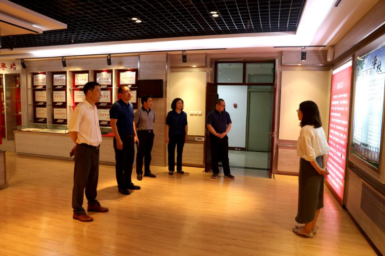 國家開放大學一行蒞臨我校參觀考察