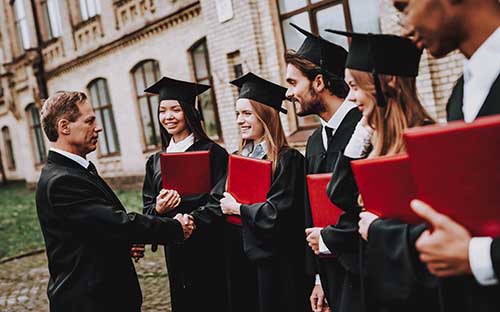 國家開放大學的成人教育學費要多少？屬于哪種學歷形式？