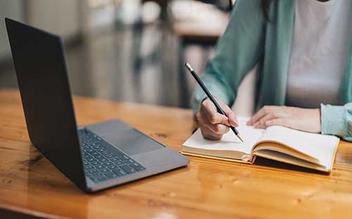 國家開放大學需要到校學習嗎？開設了哪些課程？