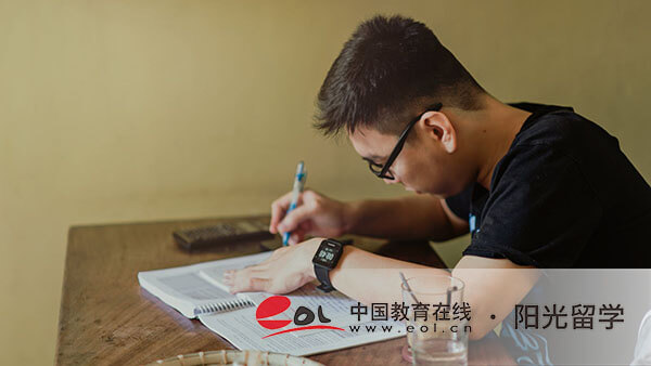 英國留學攝影專業本科學費多少錢
